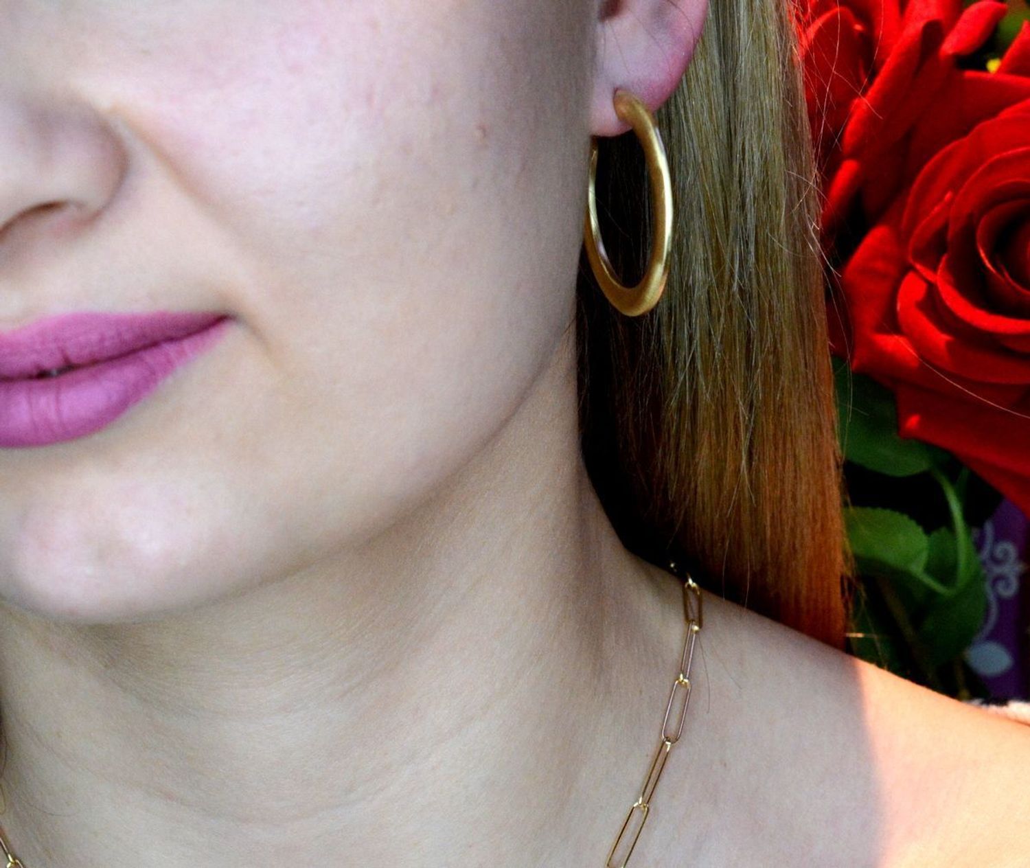 Srebrne kolczyki damskie koła pozłacane OR AQ H4180240.  Srebrne kolczyki koła w pozłoceniu żółtego złota to ponadczasowa biżuteria 💎. Biżuteria idealna na prezent 💎. Modne kolczyki koła są interesującym dodatkiem.jpg